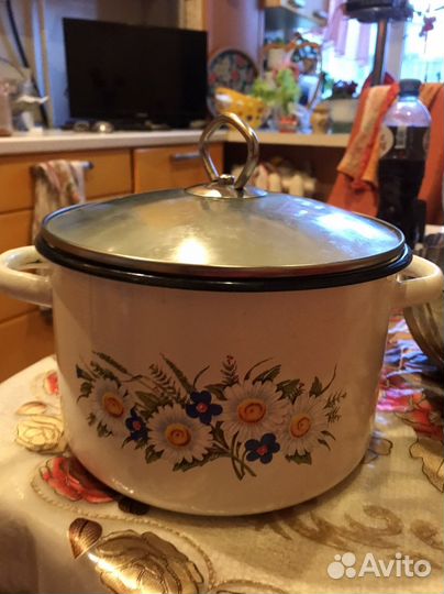 Эмалированные кастрюли