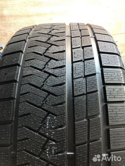 Triangle Snowlink TWT02 295/35 R21 107V