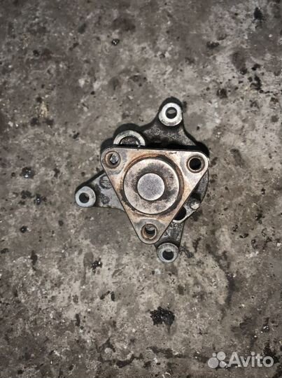 Помпа водяной насос Mazda 3,6 LF 2,0