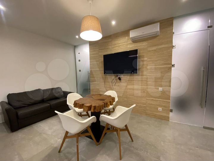 2-к. квартира, 55 м², 2/4 эт.