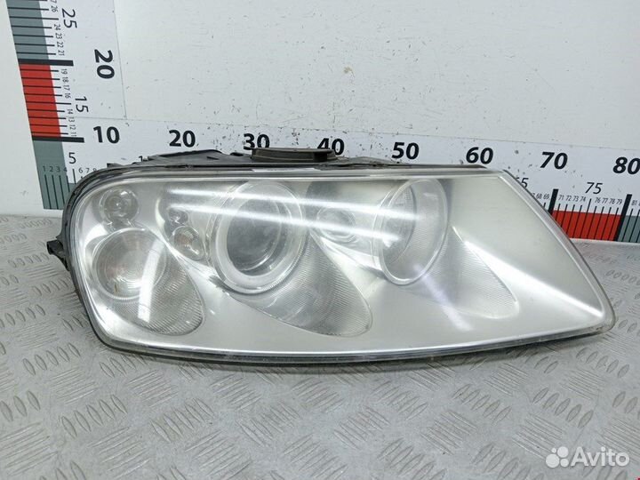 Фара правая Volkswagen Touareg