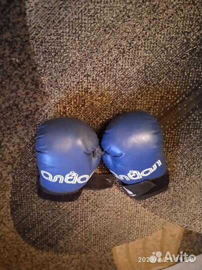 Боксерская груша и перчатки