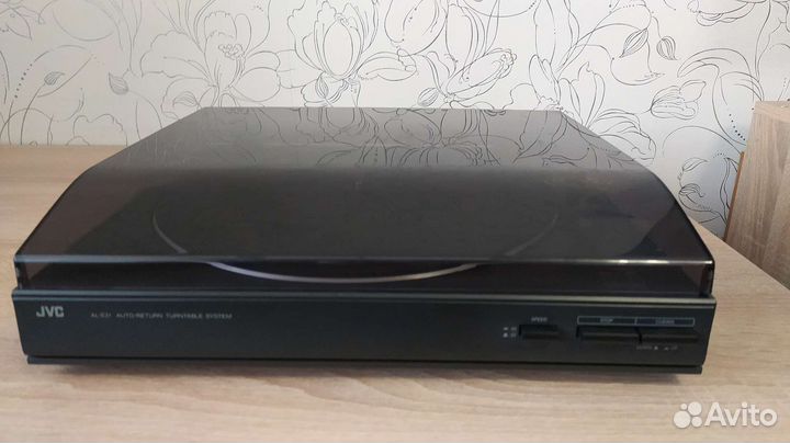 Проигрыватель винила JVC