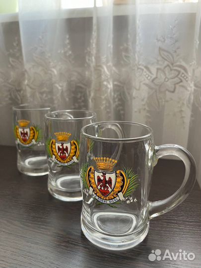 Разная посуда (тарелки, кружки, бокалы, самовар)