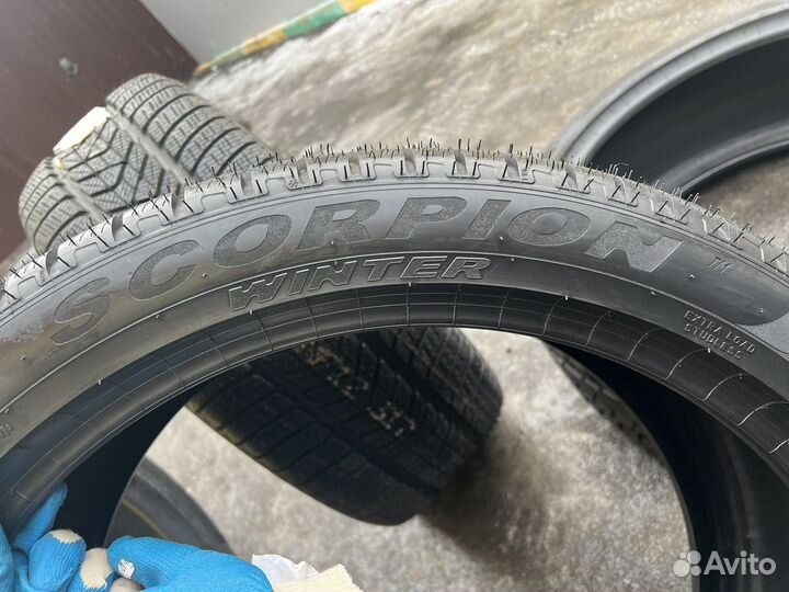 Pirelli Scorpion Winter 315/35 R22