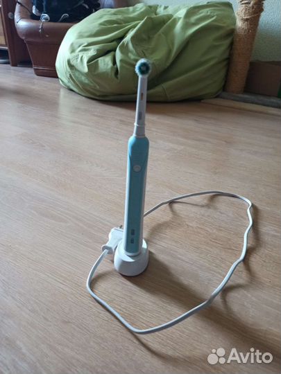 Электрическая зубная щётка Oral-B PRO 500