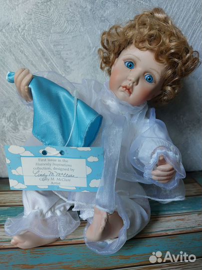 Фарфоровая коллекционная кукла