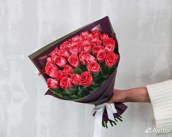 Букет из 35 роз Кения 35-40 см в стильной упаковке