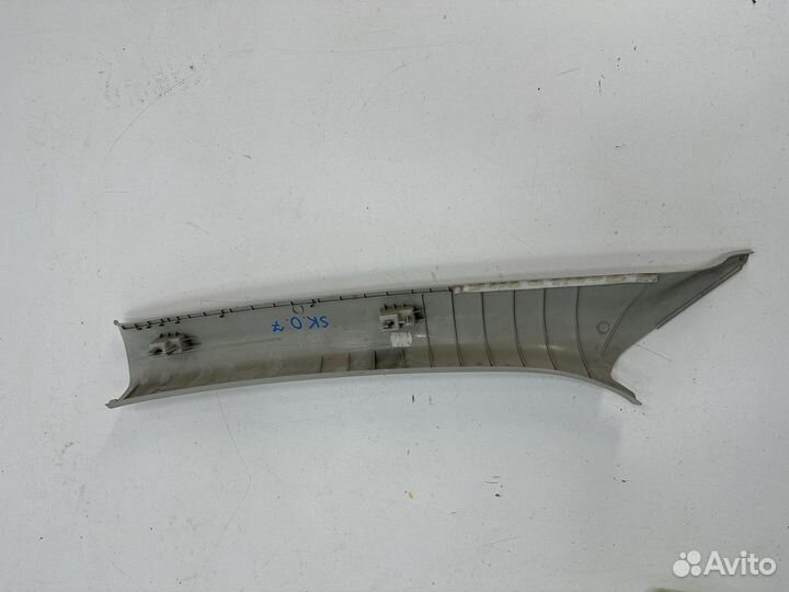 Skoda Octavia A7 обшивка передней стойки правая