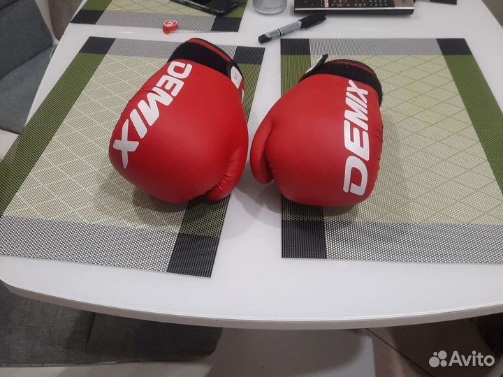 Боксерские перчатки
