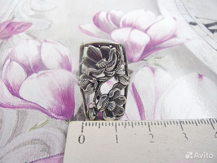Серебряное кольцо с магнолиями