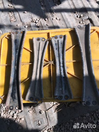 Кронштейн глушителя Mazda 3 Хэтчбек BK 2.0 LF17