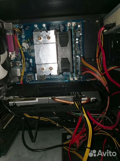 Материнская плата с процессором и памятью