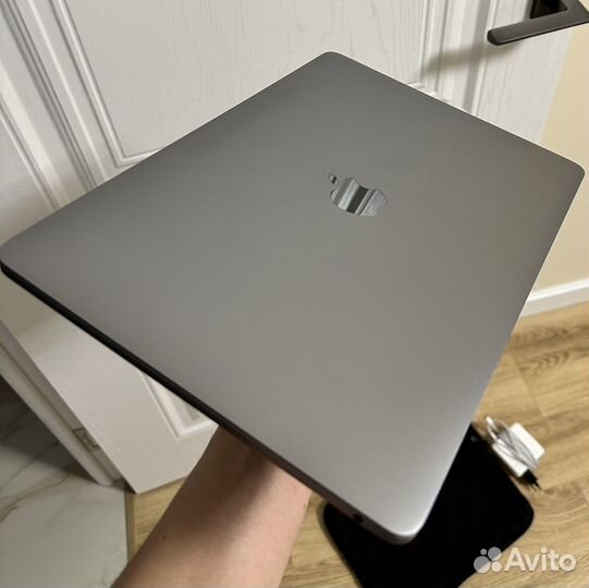Macbook pro 13 m1 8/512 gb