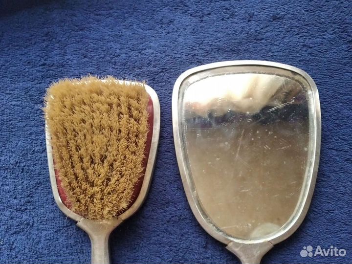Зеркало и щетка