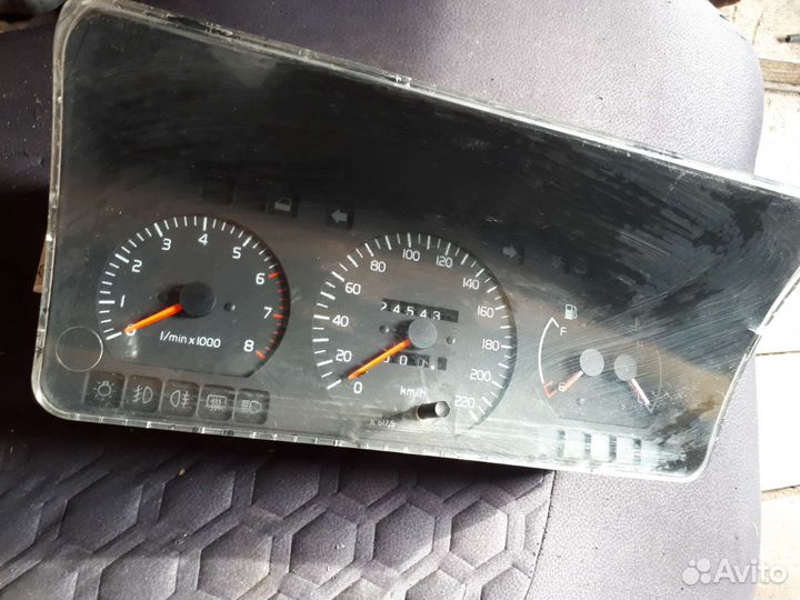 Щиток приборов Volvo 740