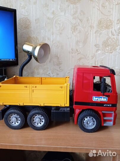 Игрушка грузовик