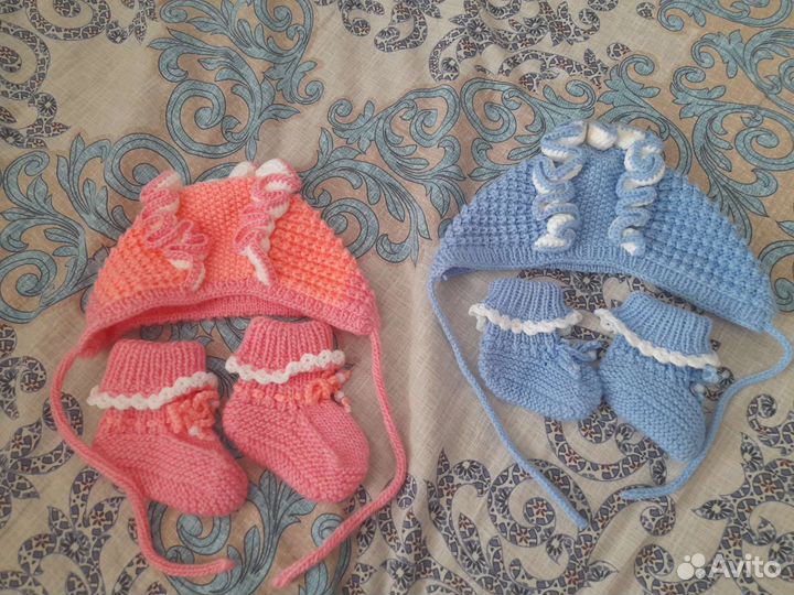 Комплект чепчик и пинетки