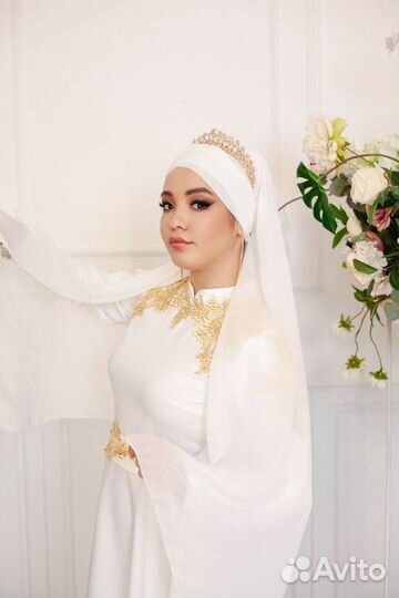 Платье на никах 46