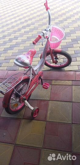 Продаю детский велосипед (для девочки)