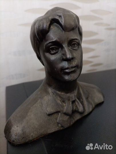 Бюст Сергея Есенина, литье