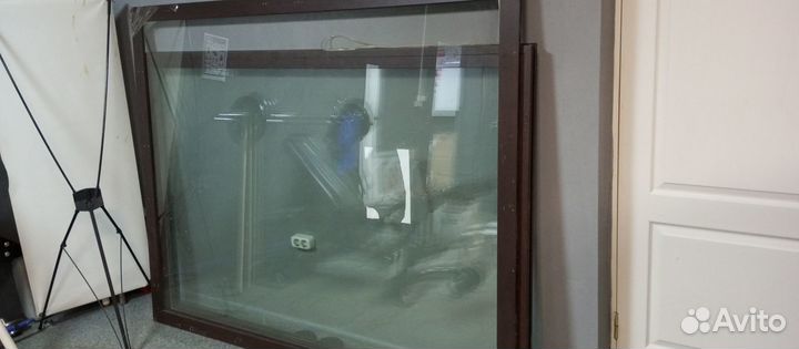 Стекло в рамке для витрины или перегородки