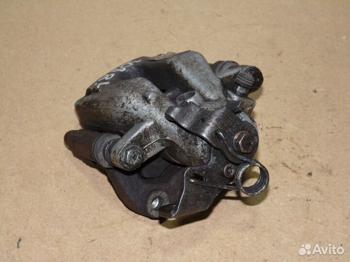 Суппорт тормозной задний левый Пежо 308