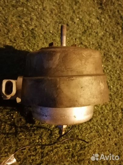 Опора двигателя (подушка двс) левая 8E0199379AC Au