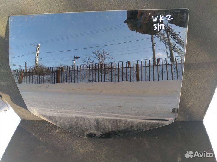 Стекло задней боковой двери Grand Cherokee WK2