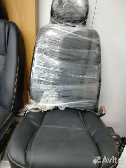 Передние сиденья на Volvo XC90