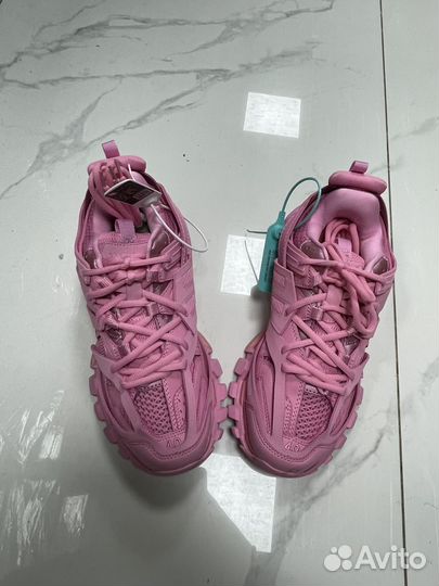 Balenciaga track 1 pink розовые на руках