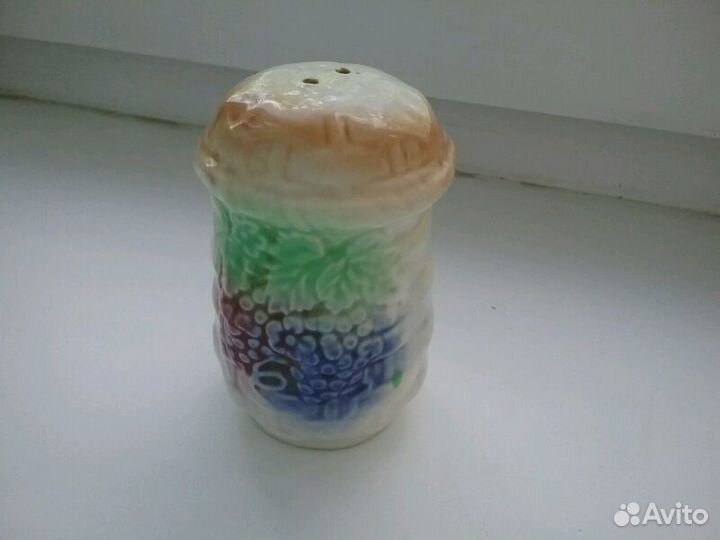 1.Перечница.2.Чугунная кастрюля