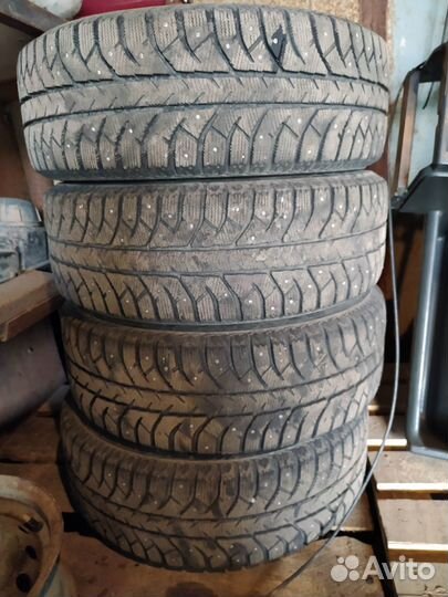 Зимние шины на литых дисках Bridgestone 205/60/16