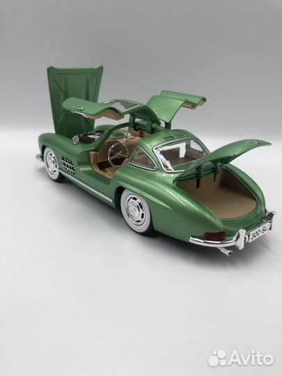 Модель автомобиля Mercedes- Benz 300 SL 1:24