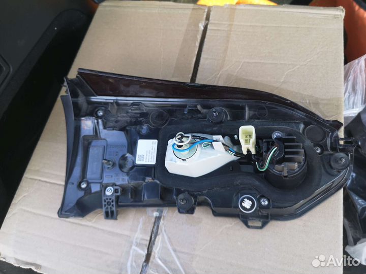 Фонарь задний правый rav4 50