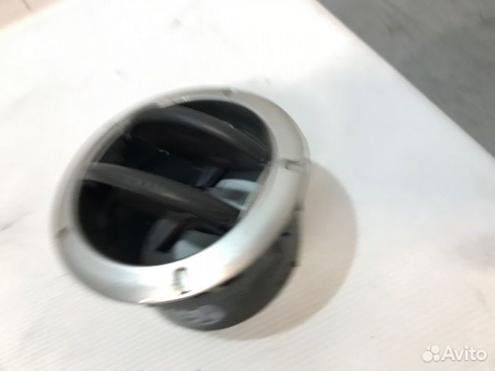 Дефлектор воздушный Renault Logan K7MF710 2011