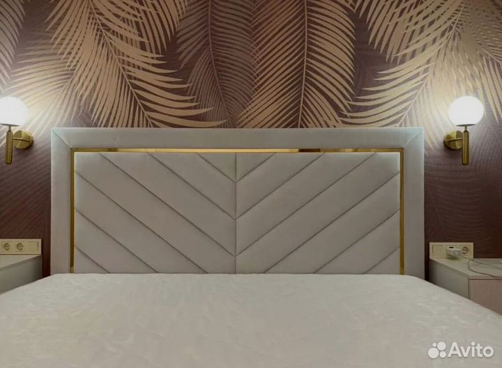 Кровать с мягким изголовьем