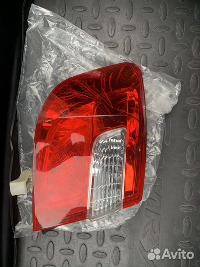 Задний левый фонарь Camry v50