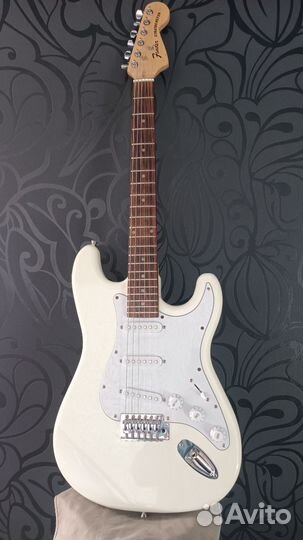 Электрогитара Stratocaster SSS белая