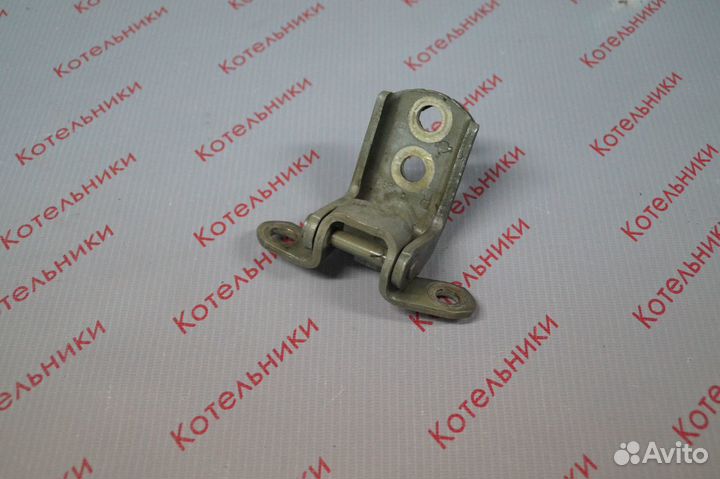 Nissan 82421-2F030 Петля двери L