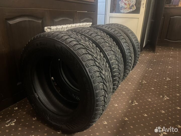 Nokian Tyres Hakkapeliitta 9 SUV 215/65 R16 102