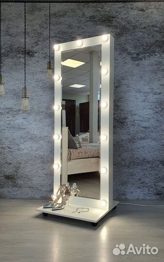 Зеркало новое