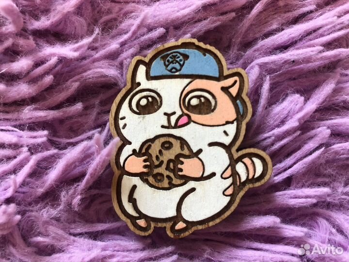 Значок из дерева 