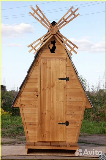 Уличный туалет деревянный KEY673