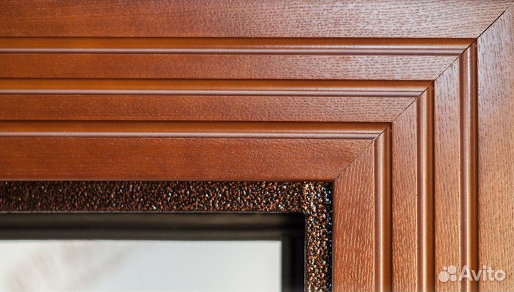 Дверь входная со стеклом для частного дома