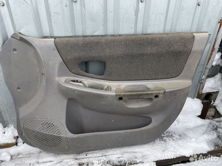 Передняя правая обшивка двери hyundai accent