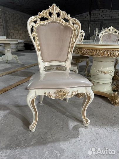 Стол и стулья