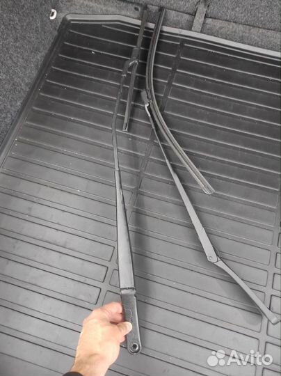 Поводок стеклоочистителя skoda rapid 1g