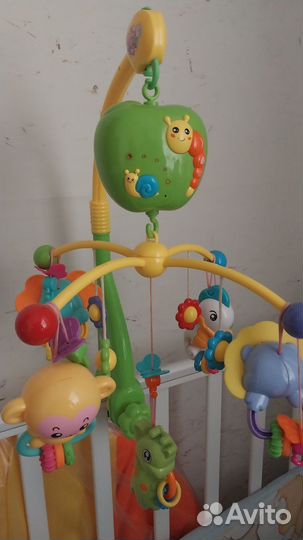 Детская кроватка с маятником