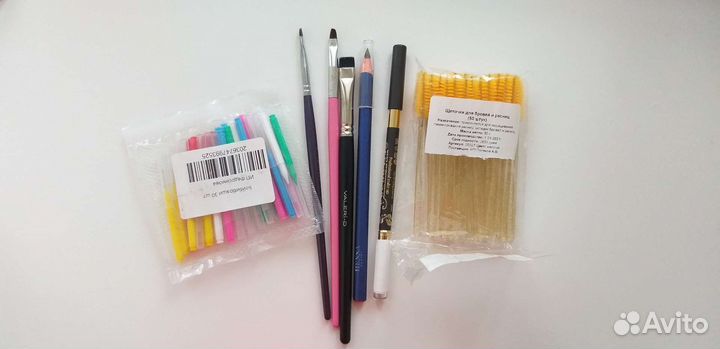 Кисти, карандаши для бровей